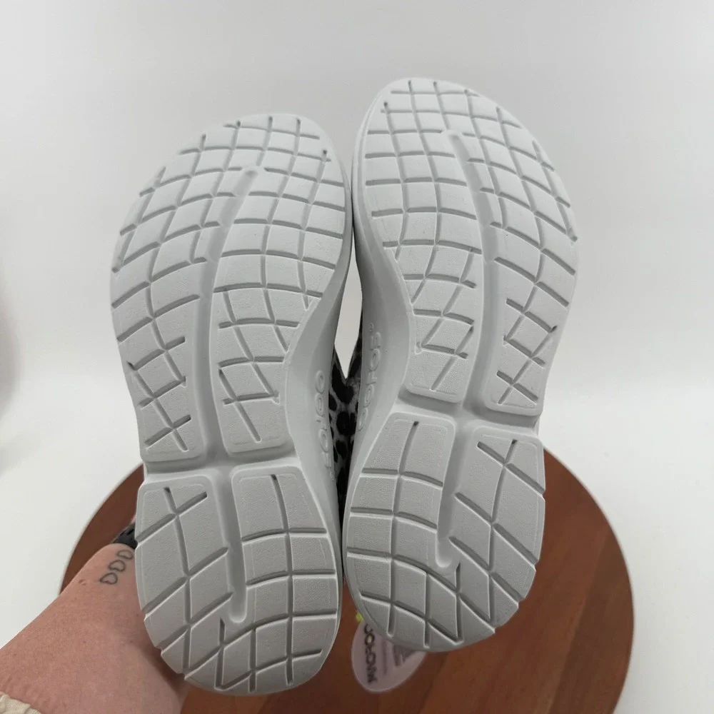 OOFOS OOmg Eezee Shoes White Cheetah Animal Print Slip On Recovery Women 11